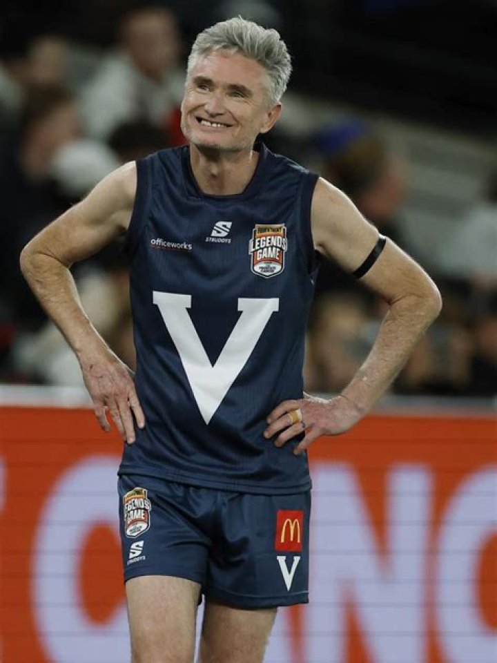 Dave Hughes - Bio, Age, net worth, height, Wiki, Facts and Family