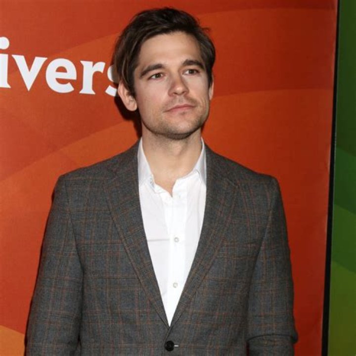 Jason Ralph - Bio, Age, net worth, weight, height, Wiki, Facts and Family
