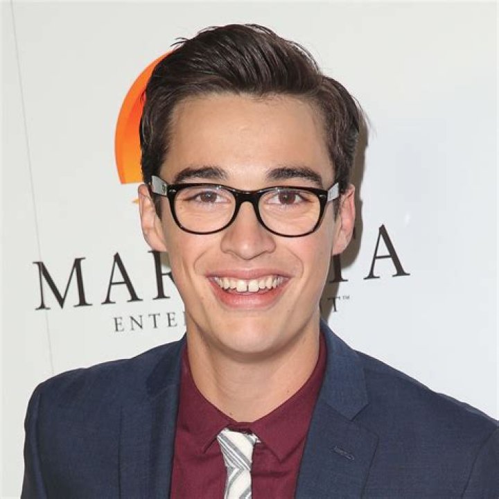 Joey Bragg - Bio, Age, weight, height, Wiki, Facts and Family