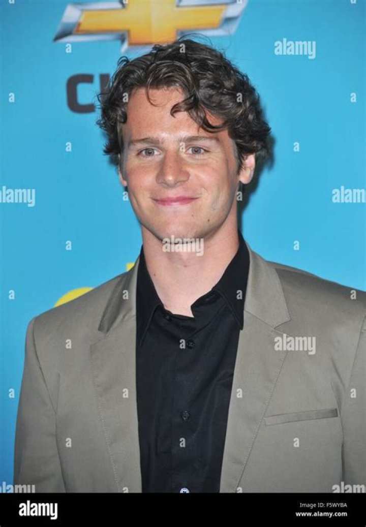 Jonathan Groff - Bio, Age, net worth, weight, height, Wiki, Facts and Family