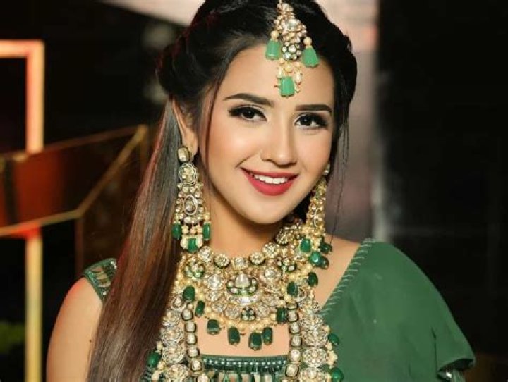 Roshni Walia - Bio, Age, Wiki, Facts and Family