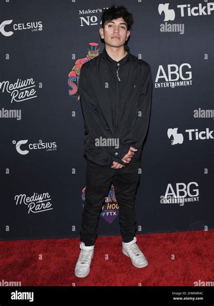 Sebastian Topete - Bio, Age, height, weight, Wiki, Facts and Family